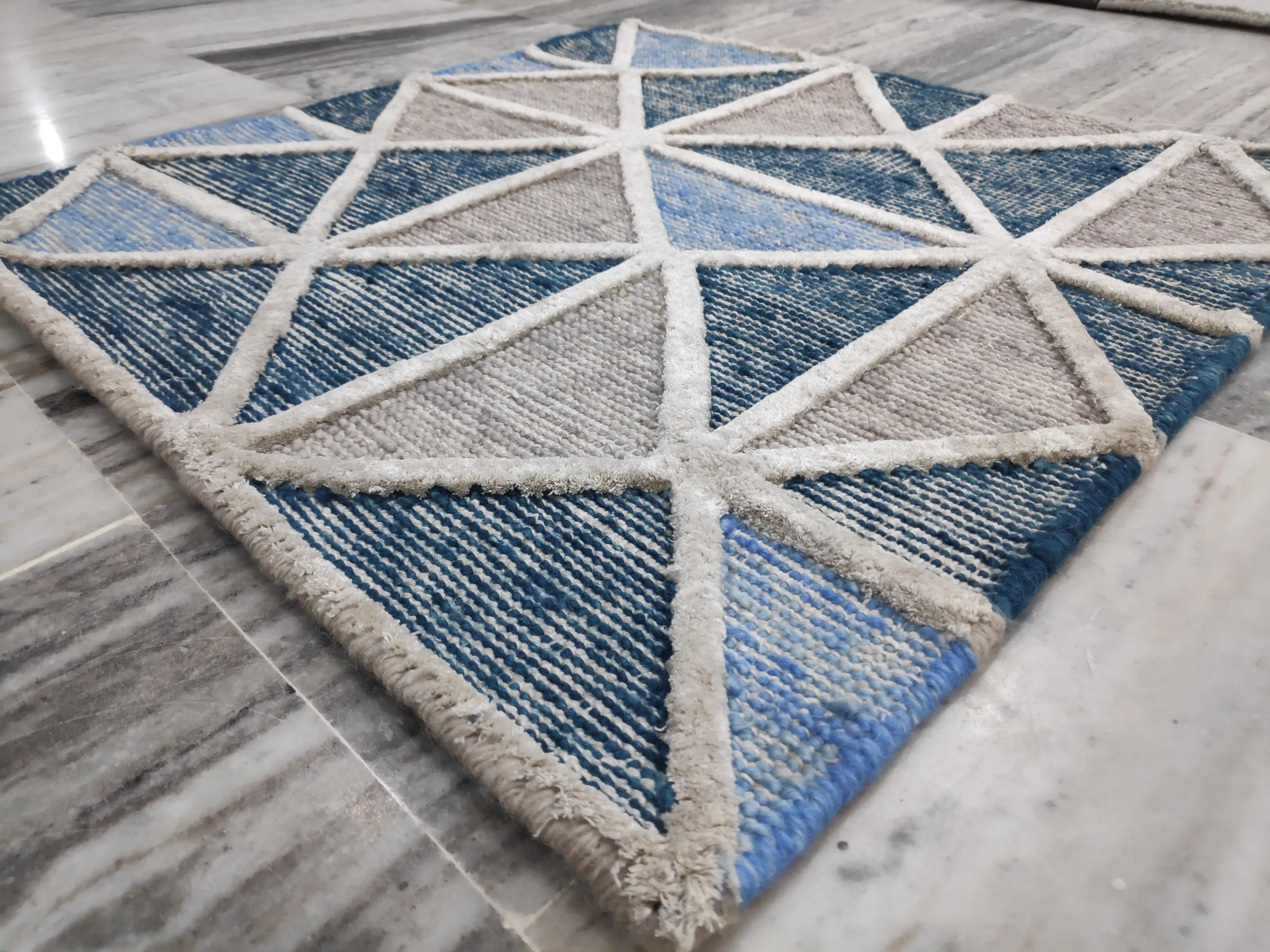 Reversible diamond dhurrie